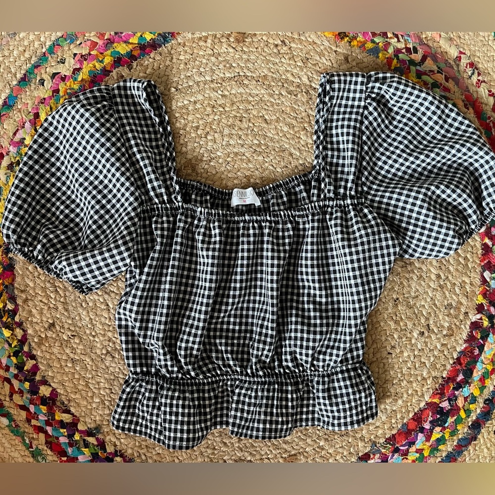 Sienna Sky. New with w/o Tags black & white plaid crop top. Size med.
